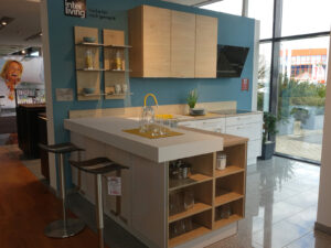 Interliving Winkelkueche Matrix Articweiss Hochglanzlack Mit Ansatztheke 72725001 Ka102