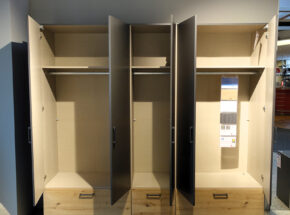 Rauch Drehtuerenschrank Kleiderschrank Bari Made In Germany Innenaufteilung 02930544