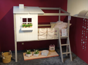 Flexa halbhohes Spielbett Classic Haus unten offen mit Leiter in die erste Etage