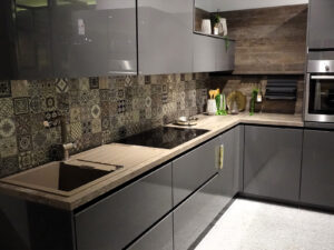 Nobilia Musterkueche Lacklaminat Schiefergrau Hochglanz Grifflos Mit Griffmulde Mit Vintage Oak Arbeitsplattendekor Ka149 02715648 06