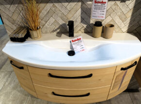 Gerundeter Waschtischunterschrank Mit Keramikwaschtisch Von Pelipal Bad Kombination In Polar Pinie Quer Optik Mit Schwarzem Stangengriff 02820345 02