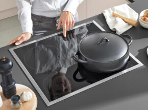 Glaskeramik Kochfeld In Der Interliving Kueche 3060 U Kueche Frontkombi Farbe Sahara Und Quarzgrau M99721300