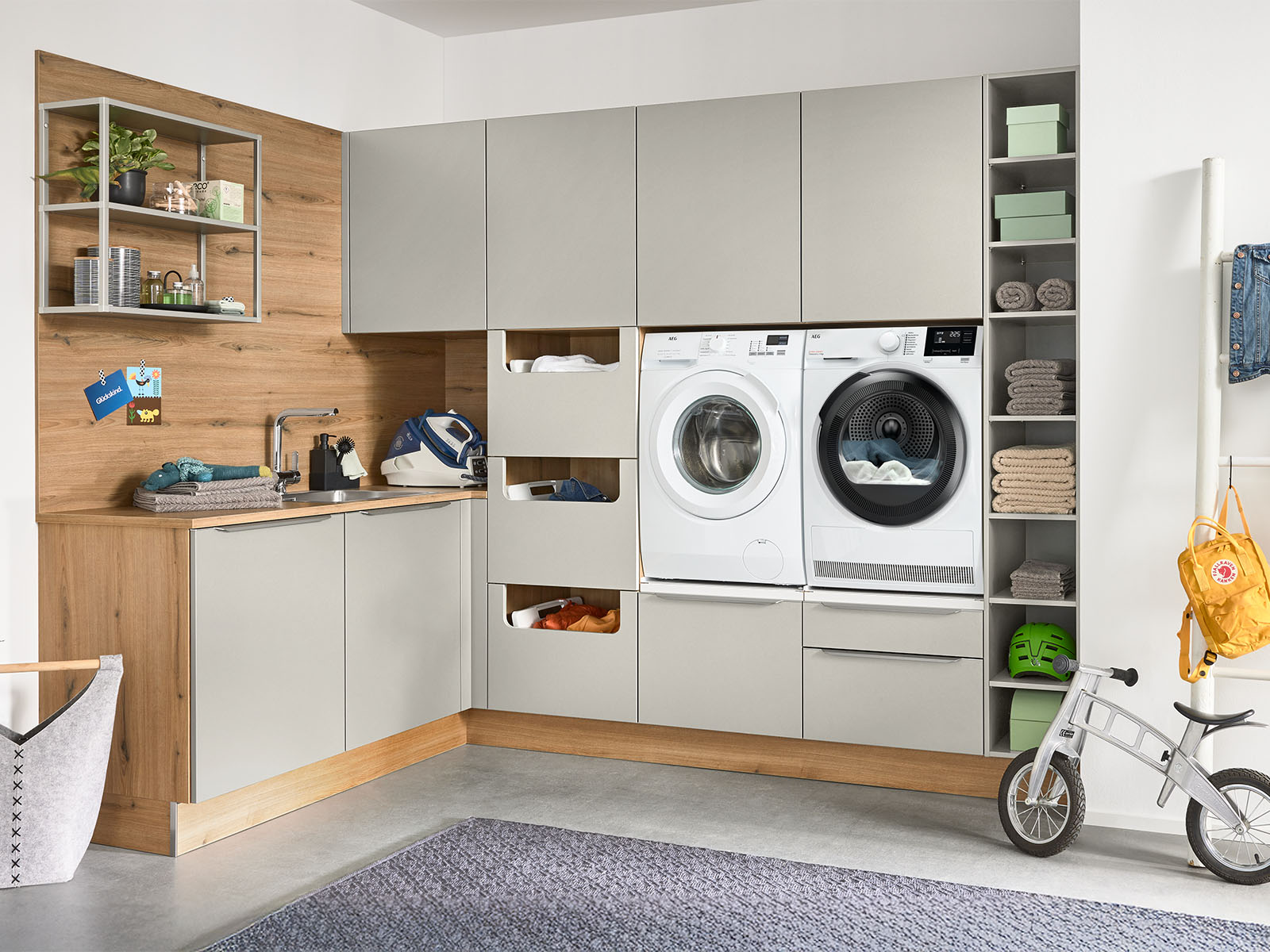 Interliving 3087 Hauswirtschaftsraum In L Form Farbkombination Platingrau Eiche Ventura Mit Waschmaschine Und Trockner M9972