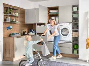 Interliving 3087 Hauswirtschaftsraum In L Form Farbkombination Platingrau Eiche Ventura Mit Waschmaschine Und Trockner  M9972