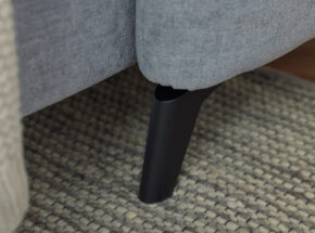 Schwarzer Metallfuss Der Freistehenden Chaiselongue Interliving 4400 Bezug Stoff Pigeon Blue 73000001 01