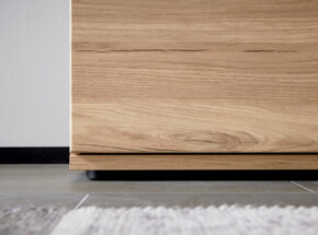 Interliving 2031 Wohnzimmermoebel Wohnwand Risseiche Optik Lowboard Steht Auf Sockelplatte Mit Kunststoffgleiter 73460002