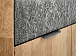 Markante Absetzung In Steinfurnier Im Massivholz Wildeiche Von Woestmann Schlafzimmer Wsm5100 31940009