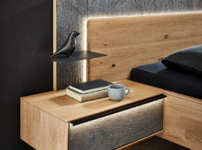 Stimmungsvolle Beleuchtung Von Woestmann Schlafzimmer Wsm5100 Wildeiche Massiv Absetzung Steinfurnier 31940009