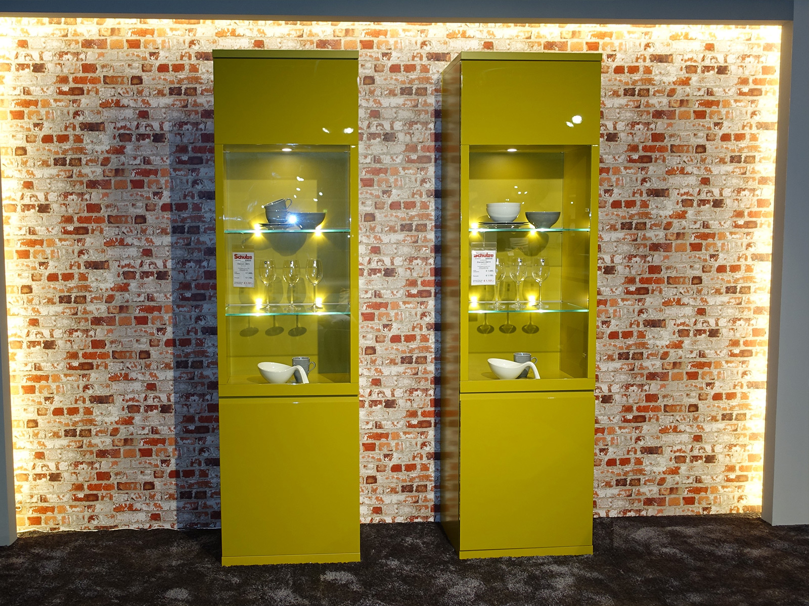 Varianta Vision Vitrinen Kombination Mit 2 Vitrinen Mit Lack Front Farbe Curry Mit Griffleiste Und Beleuchtung 04010020 15