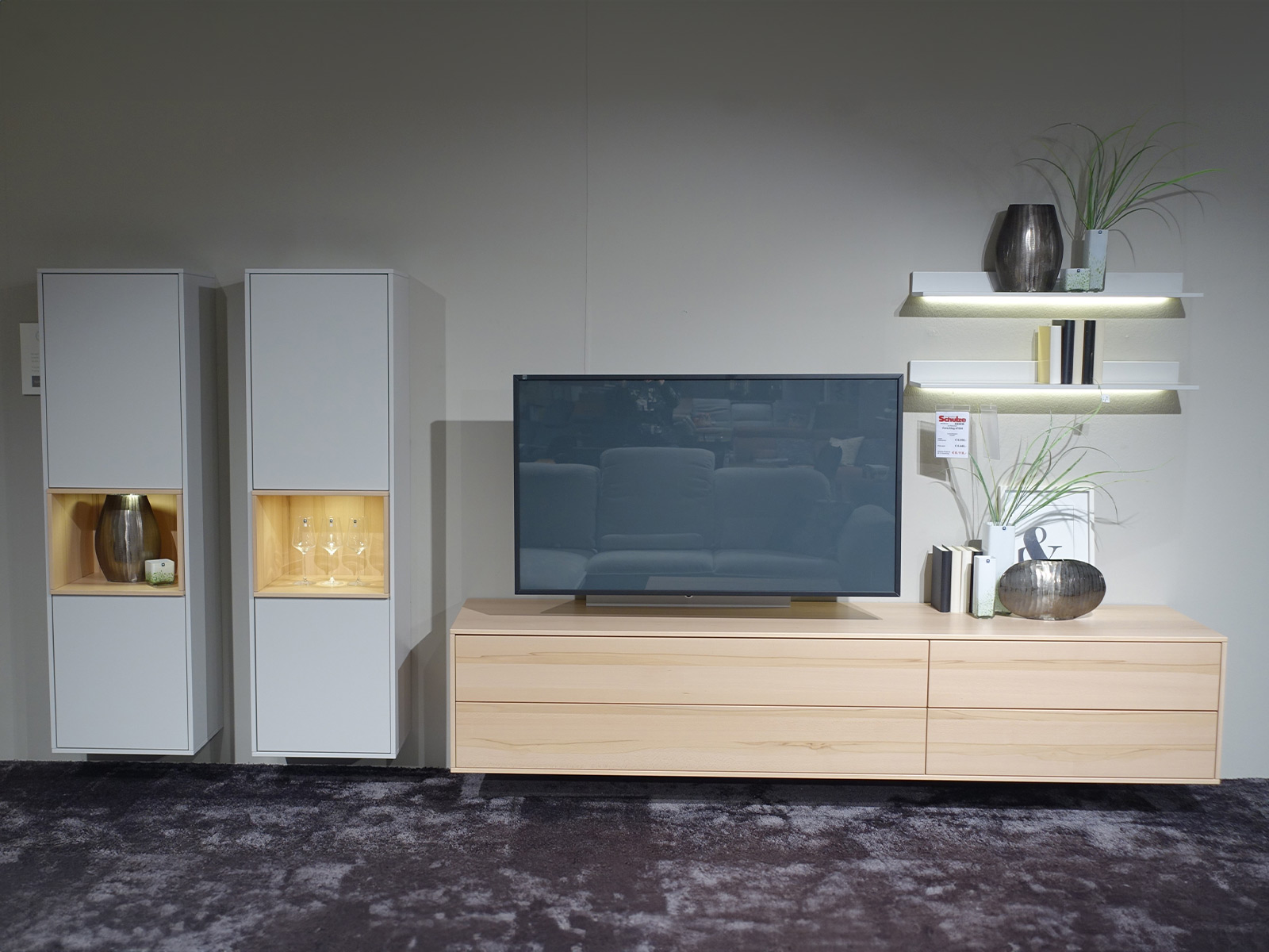 Varianta Wohnwand Voice Mit 2 Haengevitrinen Und 2 Wandboards Front Lack Brillantgrau Und Tv Board Farbe Kristallbuche 04010031 01