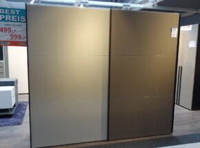 Jutzler Kleiderschrank Schwebetuerenschrank Mit 2 Tueren Farbkombination Glas Nougat Matt Und Glas Toffee Matt Zirka 250cm Breit 10460074 15