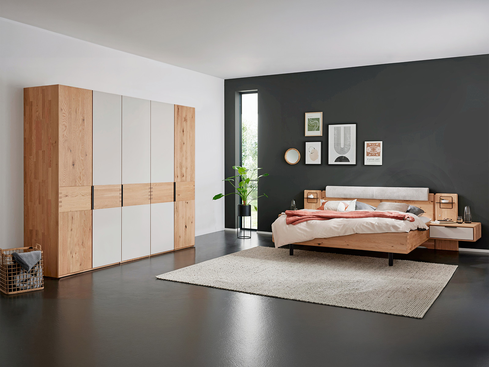 Interliving Schlafzimmer 1015 Wildeiche Massiv Mit Funktions Kleiderschrank Und Doppelbett Mit Nachtkonsole 71940001