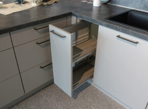 Apothekerauszug In U Kueche Mit Kochinsel Lacklaminat Steingrau Mit Zusaetzlichem Sideboard Ka181 02715317 08