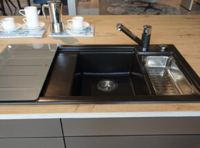 Blanco Axon Keramik Einbauspuele Puraplus Schwarz In Artego Musterkueche Front Carbon Schwarz Arbeitsplatte Artwood Wildeiche Optik 01655002 01