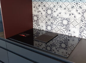 Elica Unduktionskochfeld Mit Integrierte Abzug In Nobilia Kueche Easytouch Kuechenzeile Graphitschwarz Rot Ka130 02715945 03