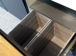 Hailo Muelltrennsystem In Nobilia Kueche Easytouch Kuechenzeile Graphitschwarz Rot Ka130 02715945 03