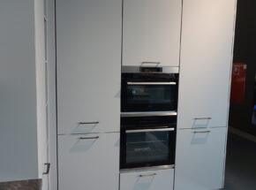 Hochschrankelement Mit Geraeten In U Kueche Mit Kochinsel Lacklaminat Steingrau Mit Zusaetzlichem Sideboard Ka181 02715317 08