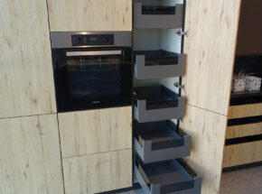 Hochschrankelement Mit Vorratsschrank Von Artego Musterkueche Front Carbon Schwarz Arbeitsplatte Artwood Wildeiche Optik 01655002 01