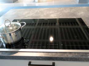 Induktionskochfeld Der U Kueche Mit Kochinsel Lacklaminat Steingrau Mit Zusaetzlichem Sideboard Ka181 02715317 08