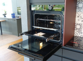 Samsung Backofen In Nobilia Kueche Easytouch Kuechenzeile Graphitschwarz Rot Ka130 02715945 03