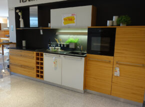 Team7 Musterkueche Linee Buche Massiv Mit Weissglaselementen Und Quarzsteinarbeitsplatte 2195029 03